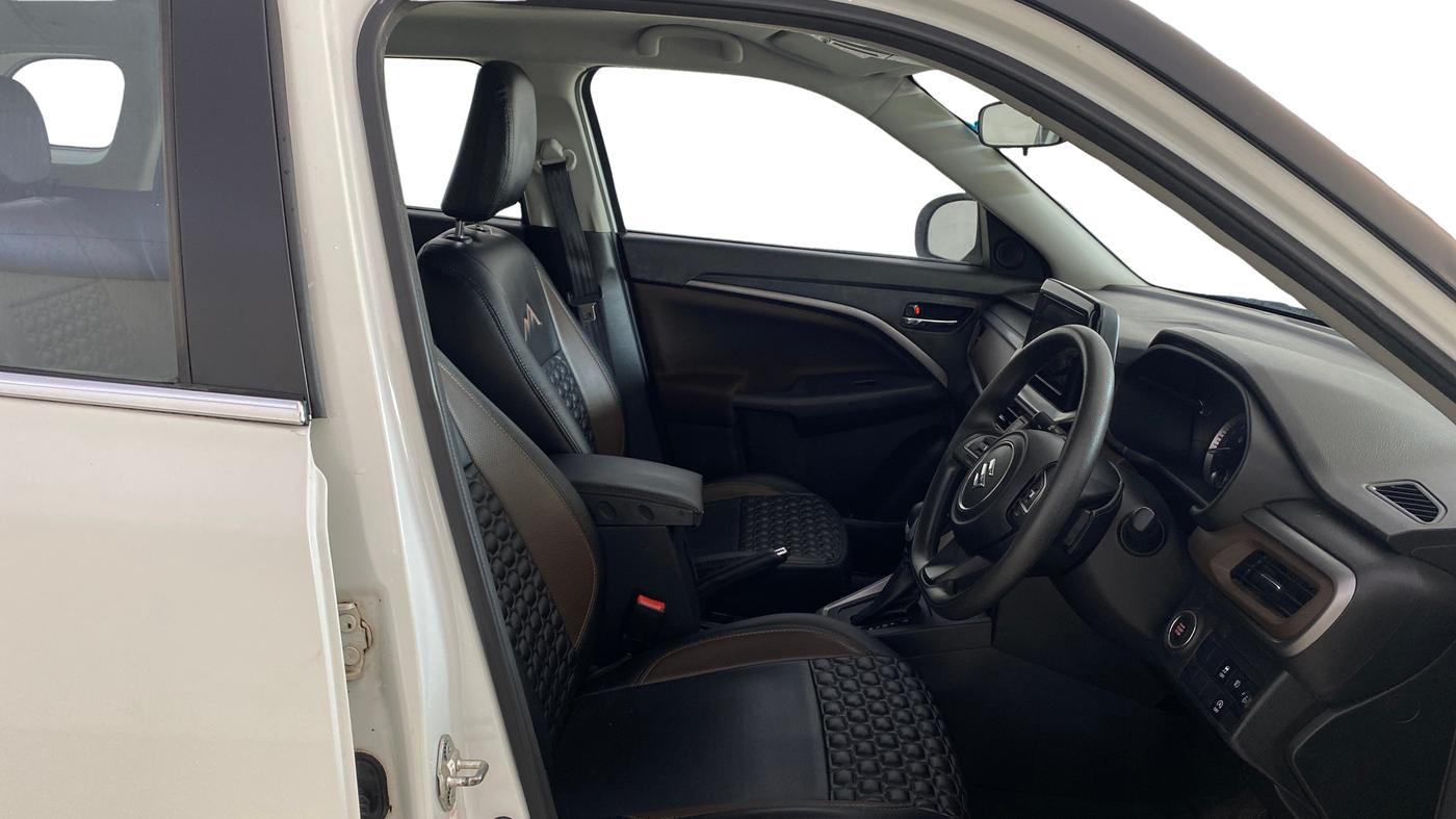 2023 Maruti BREZZA ZXI AT SMART HYBRID, Petrol, Automatic, 23,891 km, Right Side Front Door Cabin