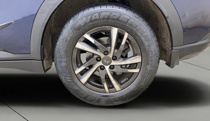 2022 Mahindra XUV700 AX 5 D MT 7 STR, Diesel, Manual, 49,147 km, Left Rear Wheel