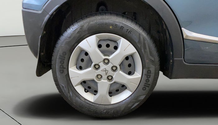 2023 Mahindra XUV300 W6 1.2 PETROL AMT, Petrol, Automatic, 22,980 km, Right Rear Wheel