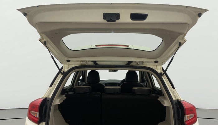 2021 Mahindra XUV300 W6 1.5 DIESEL AMT, Diesel, Automatic, 1,14,435 km, Boot Door Open