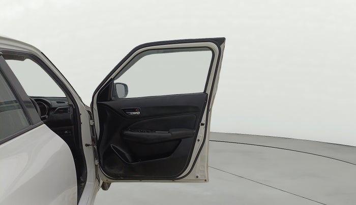 2018 Maruti Swift VXI, CNG, Manual, 67,075 km, RHS Front Door