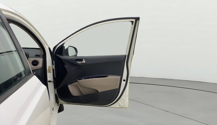 2015 Hyundai Xcent S 1.2, CNG, Manual, 97,853 km, RHS Front Door