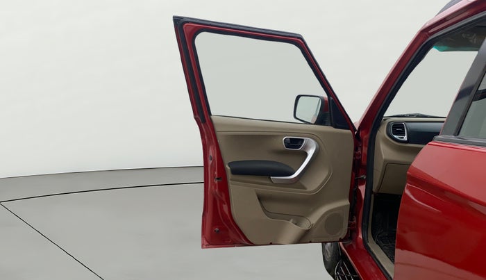 2018 Mahindra TUV300 T10, Diesel, Manual, 1,02,111 km, LHS Front Door