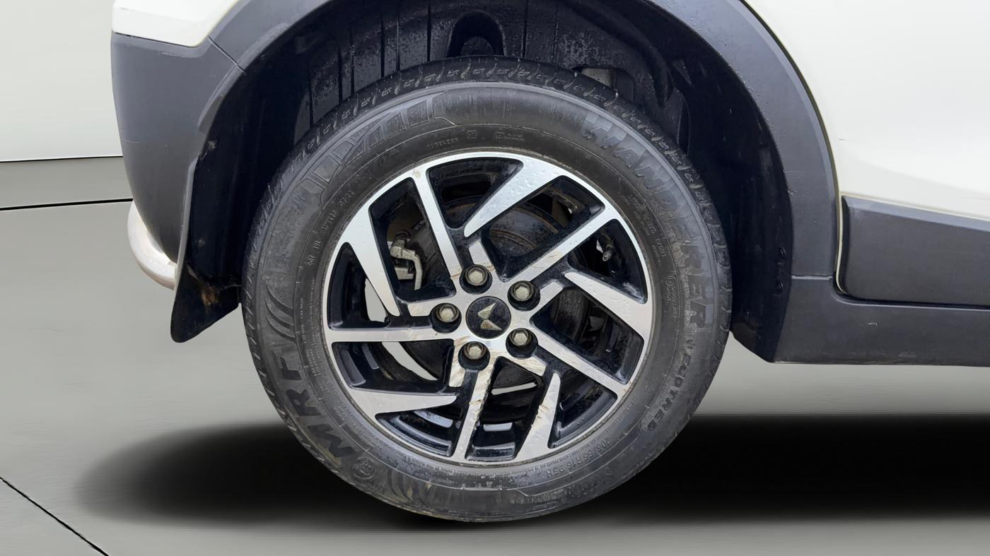 2022 Mahindra XUV300 W8 (O) 1.2 PETROL, Petrol, Manual, 29,859 km, Right Rear Wheel