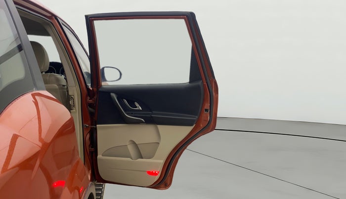 2016 Mahindra XUV500 W8, Diesel, Manual, 1,02,915 km, RHS Rear Door