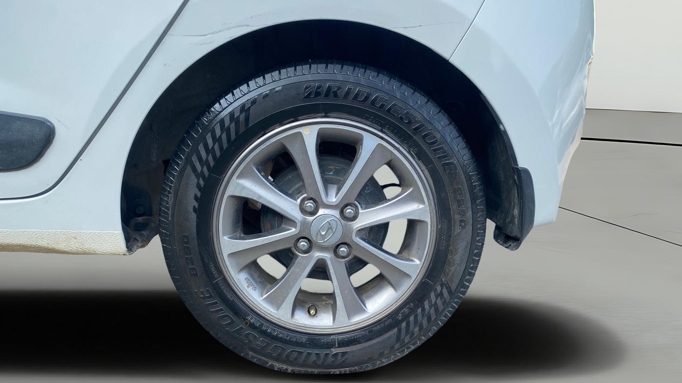 2016 Hyundai Grand i10 ASTA 1.2 KAPPA VTVT, Petrol, Manual, 1,07,242 km, Left Rear Wheel