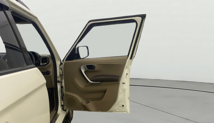 2019 Mahindra TUV300 T10, Diesel, Manual, 1,12,608 km, RHS Front Door