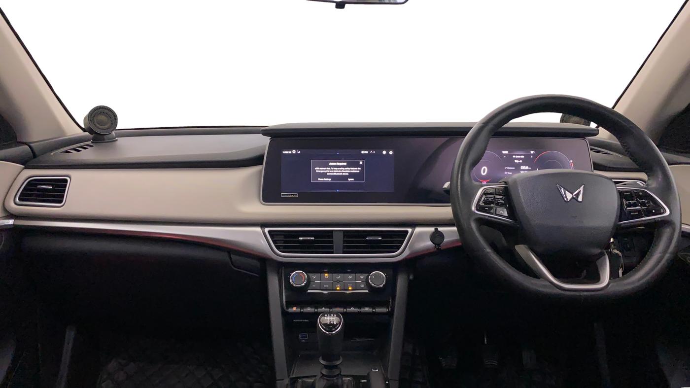 2022 Mahindra XUV700 AX 5 P MT 7 STR, Petrol, Manual, 33,015 km, Dashboard