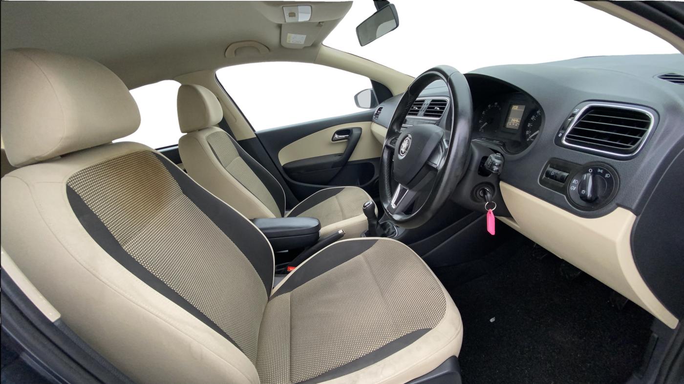 2017 Skoda Rapid AMBITION 1.6 MPI MT, Petrol, Manual, 34,644 km, Right Side Front Door Cabin