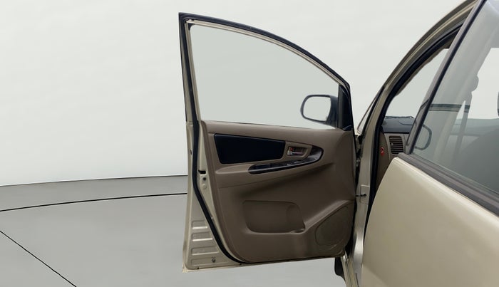 2015 Toyota Innova 2.5 VX 7 STR, Diesel, Manual, 94,717 km, LHS Front Door