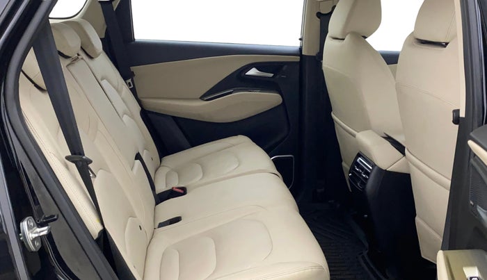 2023 MG HECTOR SAVVY PRO 1.5 TURBO CVT PETROL, Petrol, Automatic, 16,486 km, Right Side Rear Door Cabin