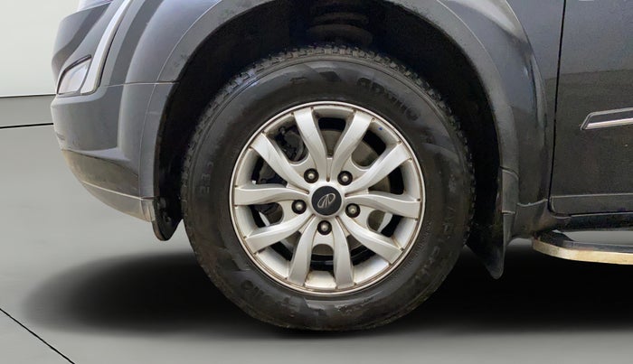 2021 Mahindra XUV500 W9 AT, Diesel, Automatic, 67,343 km, Left Front Wheel