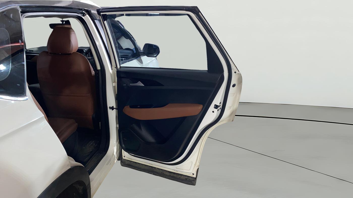 2021 MG HECTOR PLUS SHARP 2.0 DIESEL TURBO MT 6-STR, Diesel, Manual, 46,881 km, RHS Rear Door
