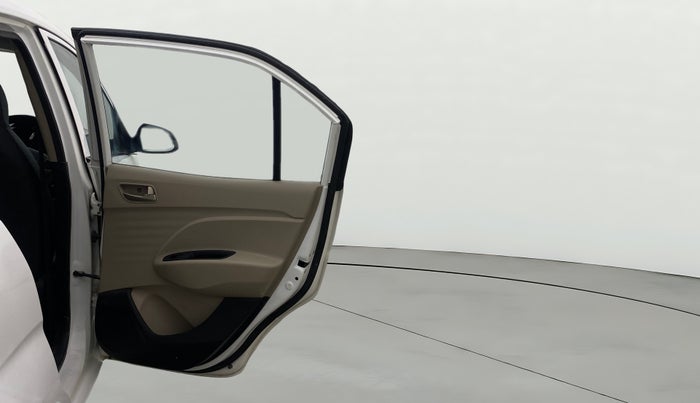 2018 Hyundai NEW SANTRO SPORTZ CNG, CNG, Manual, 94,346 km, RHS Rear Door