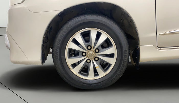 2015 Toyota Innova 2.5 VX 8 STR, Diesel, Manual, 73,050 km, Left Front Wheel