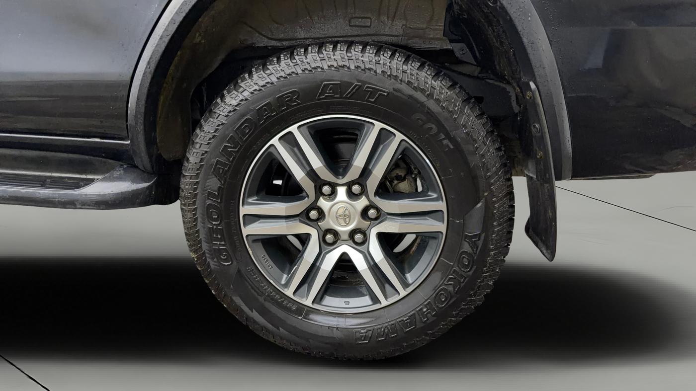 2019 Toyota Fortuner 2.7 4X2 AT, Petrol, Automatic, 24,901 km, Left Rear Wheel