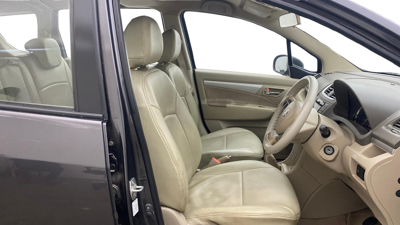 2014 Maruti Ertiga ZDI, Diesel, Manual, 96,560 km, Right Side Front Door Cabin