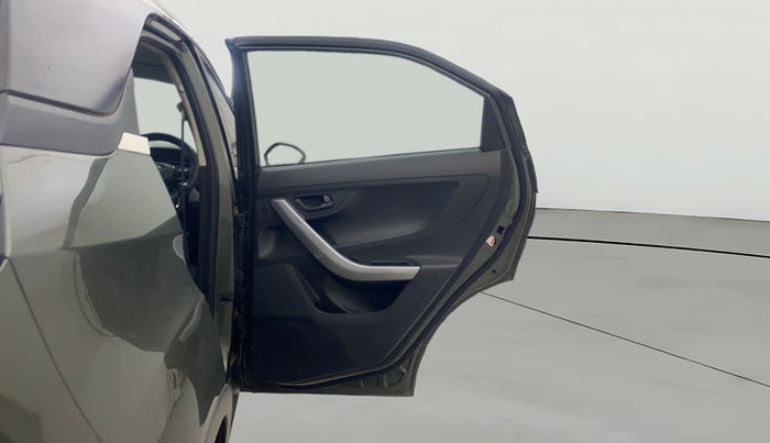 2022 Tata NEXON XM SUNROOF PETROL, Petrol, Manual, 72,463 km, RHS Rear Door