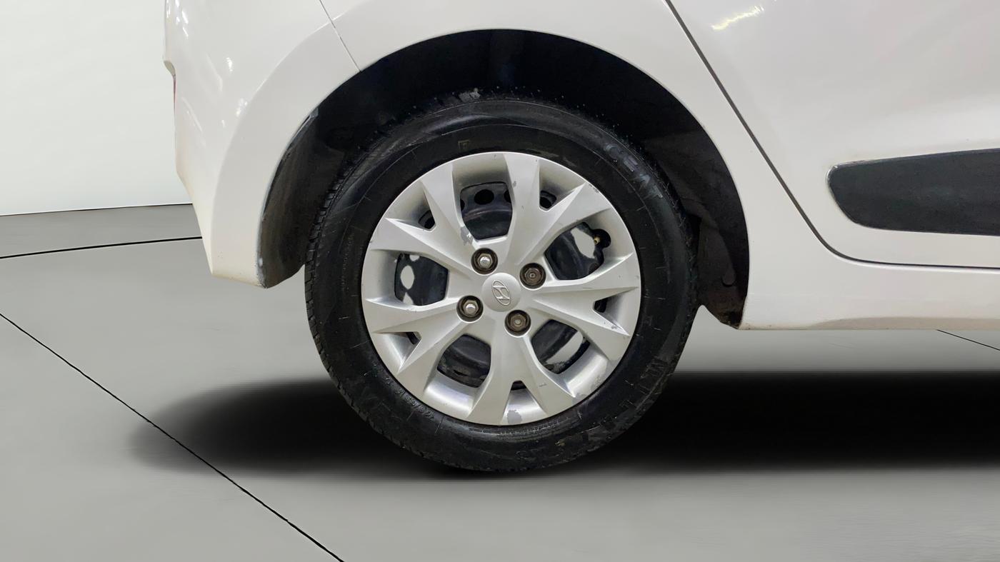2016 Hyundai Grand i10 SPORTZ 1.2 KAPPA VTVT, Petrol, Manual, 40,629 km, Right Rear Wheel