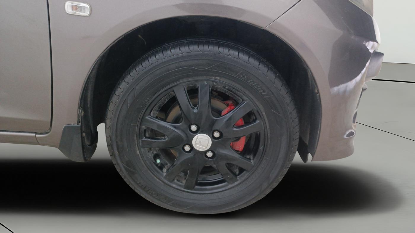 2014 Honda Brio VX AT, Petrol, Automatic, 75,518 km, Right Front Wheel