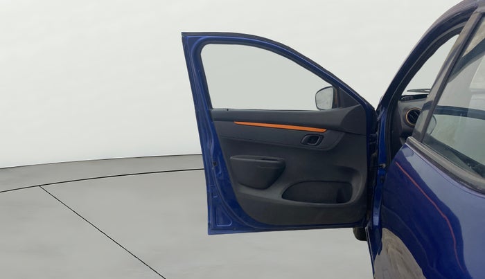 2019 Renault Kwid CLIMBER 1.0, Petrol, Manual, 60,345 km, LHS Front Door