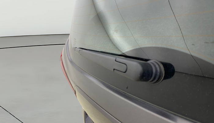 2016 Maruti S Cross ZETA 1.3, Diesel, Manual, 1,11,047 km, Rear Wiper