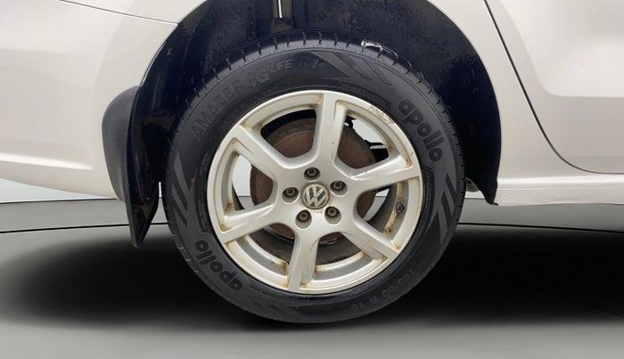 2013 Volkswagen Vento HIGHLINE 1.6 MPI, Petrol, Manual, 1,08,521 km, Right Rear Wheel
