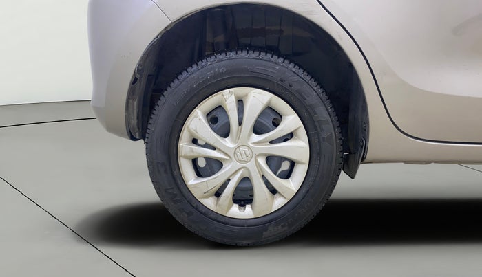 2018 Maruti Swift VXI AMT, Petrol, Automatic, 1,08,777 km, Right Rear Wheel