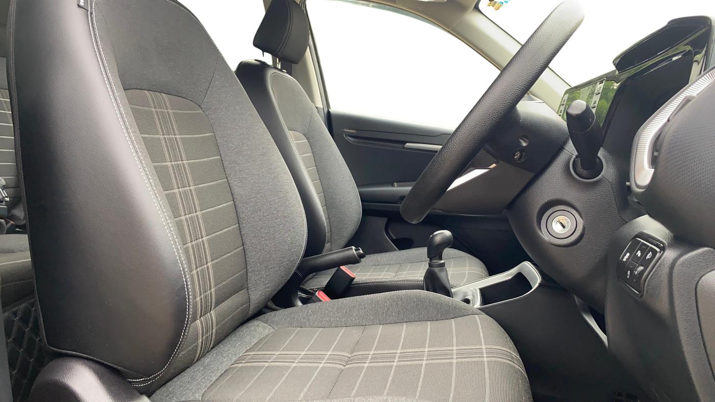 2024 KIA SONET HTK (O) 1.2 Petrol MT, Petrol, Manual, 1,862 km, Right Side Front Door Cabin