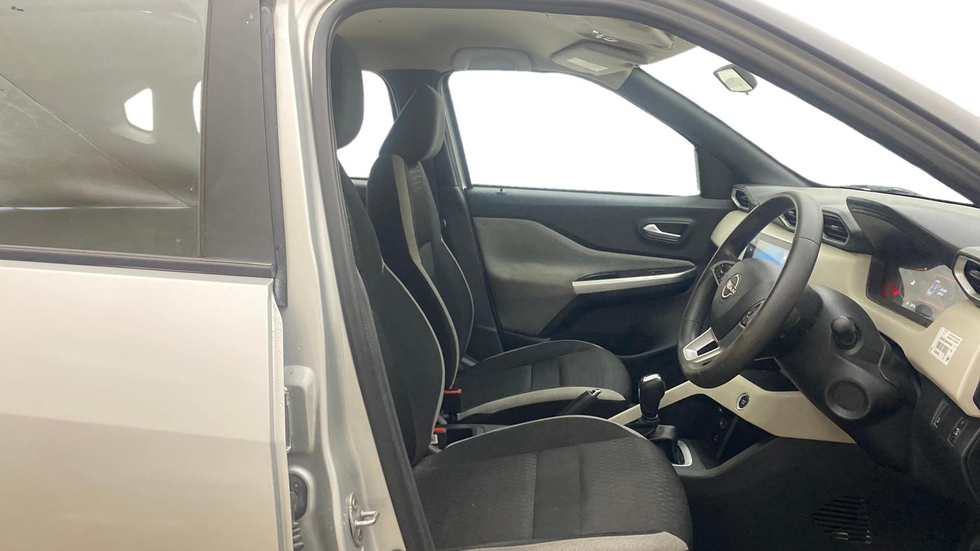 2024 Nissan MAGNITE XV AMT EZ Shift DT, Petrol, Automatic, 49,340 km, Right Side Front Door Cabin