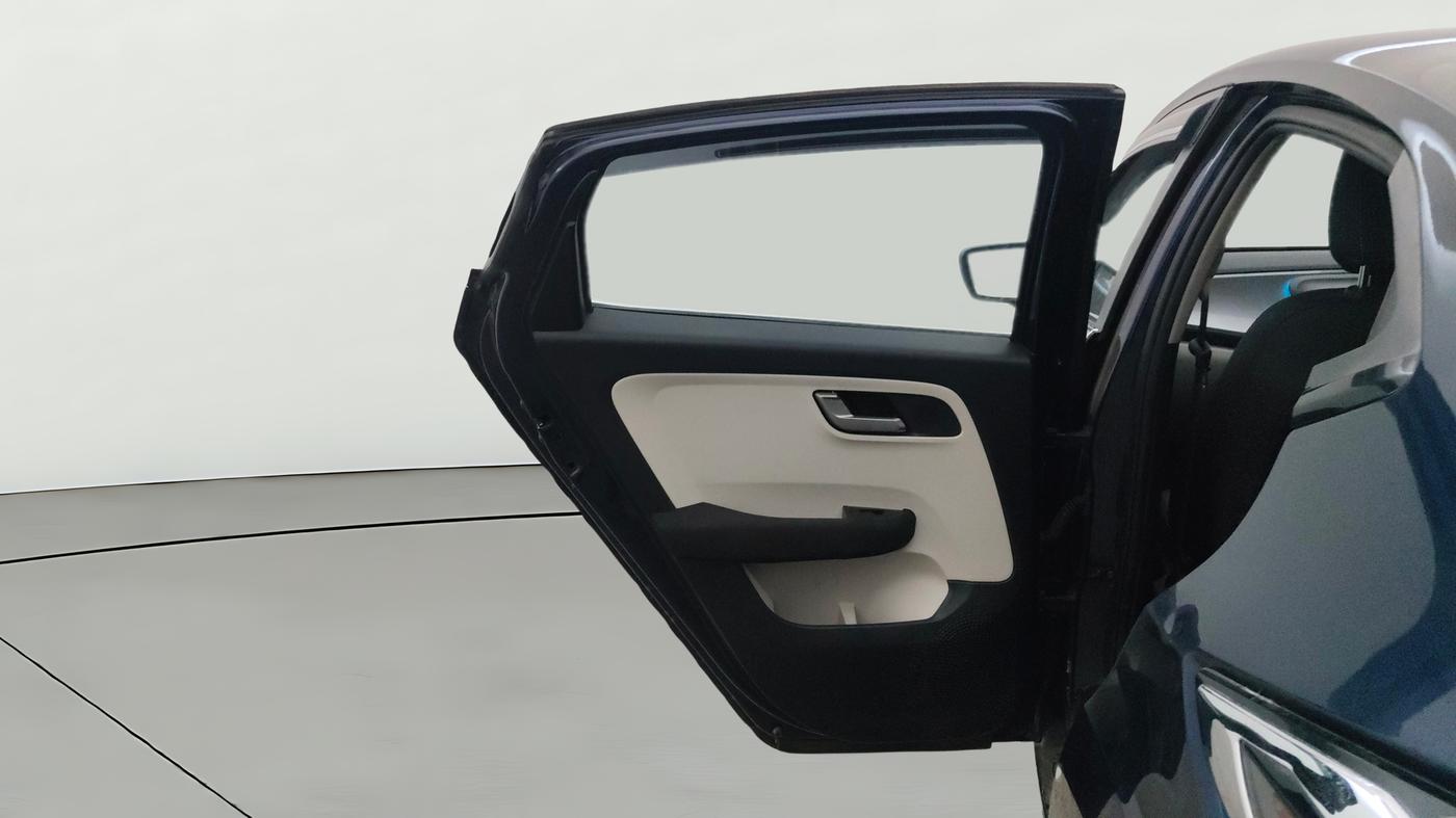 2024 Tata ALTROZ XZ PLUS O SUNROOF CNG, CNG, Manual, 16,365 km, LHS Rear Door
