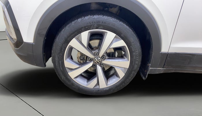 2022 Volkswagen TAIGUN TOPLINE 1.0 TSI MT, Petrol, Manual, 54,233 km, Left Front Wheel