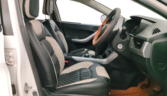 2023 Tata NEXON XM PLUS SUNROOF PETROL, Petrol, Manual, 45,577 km, Right Side Front Door Cabin