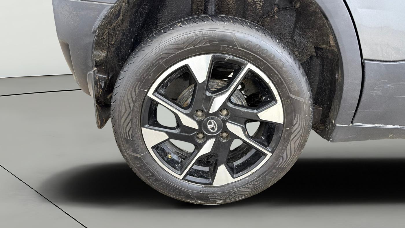 2023 Tata PUNCH ACCOMPLISHED DAZZLE SUNROOF CNG MT, CNG, Manual, 56,886 km, Right Rear Wheel