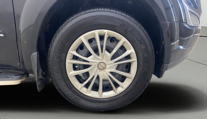 2016 Mahindra XUV500 W4, Diesel, Manual, 1,39,463 km, Right Front Wheel