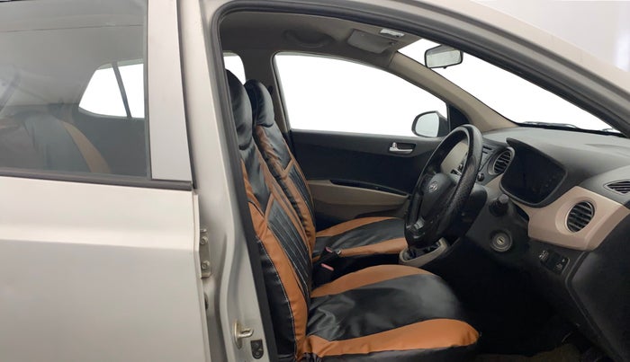 2015 Hyundai Grand i10 SPORTZ 1.2 KAPPA VTVT, CNG, Manual, 1,23,429 km, Right Side Front Door Cabin