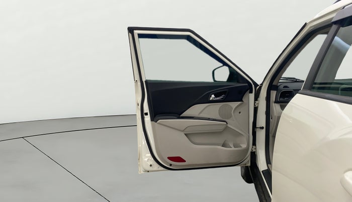 2022 Mahindra XUV300 W8 (O) 1.5 DIESEL, Diesel, Manual, 78,278 km, LHS Front Door