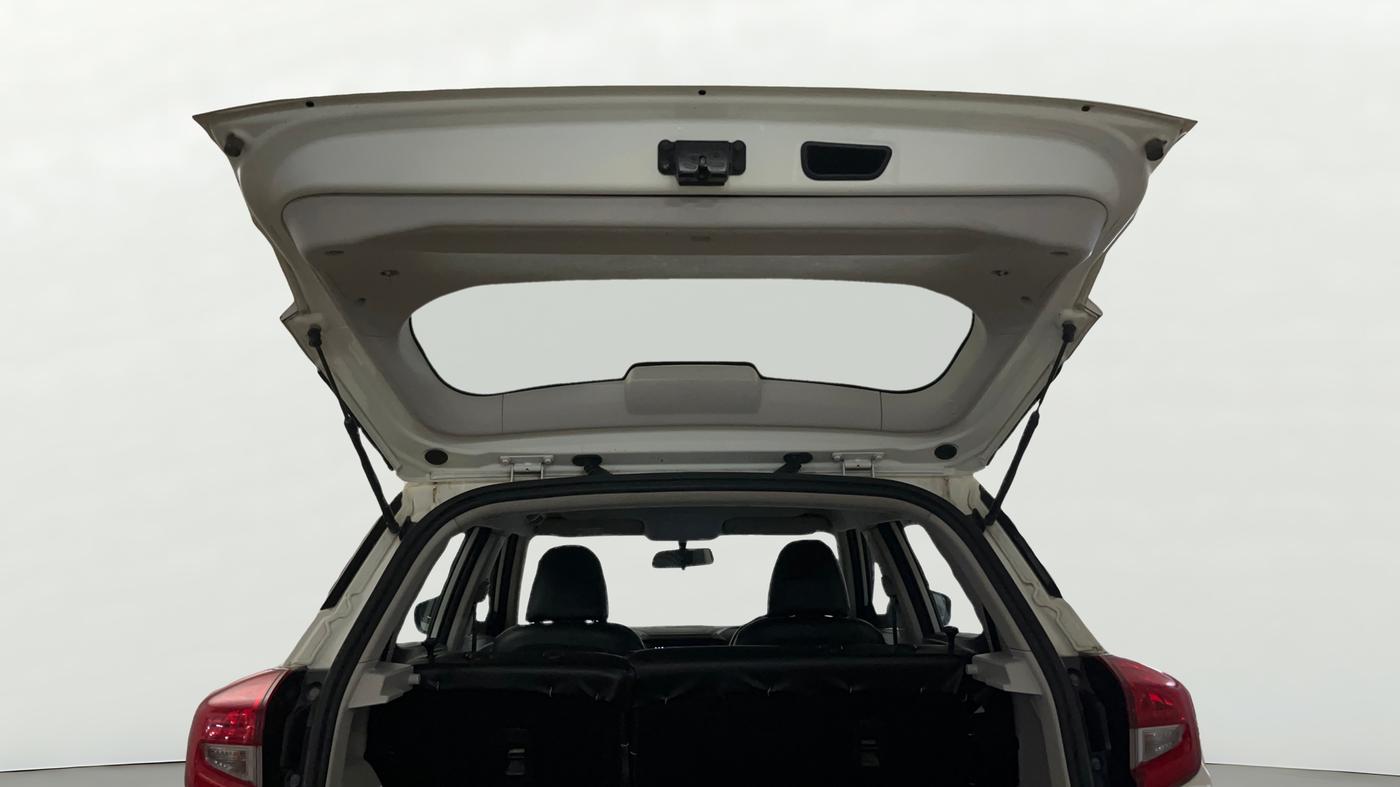 2020 Mahindra XUV300 W4 1.2 PETROL, Petrol, Manual, 76,769 km, Boot Door Open