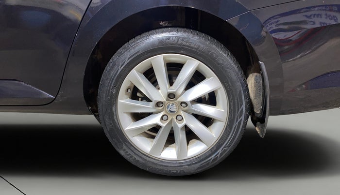 2016 Skoda Superb L&K 1.8 TSI AT, Petrol, Automatic, 28,278 km, Left Rear Wheel