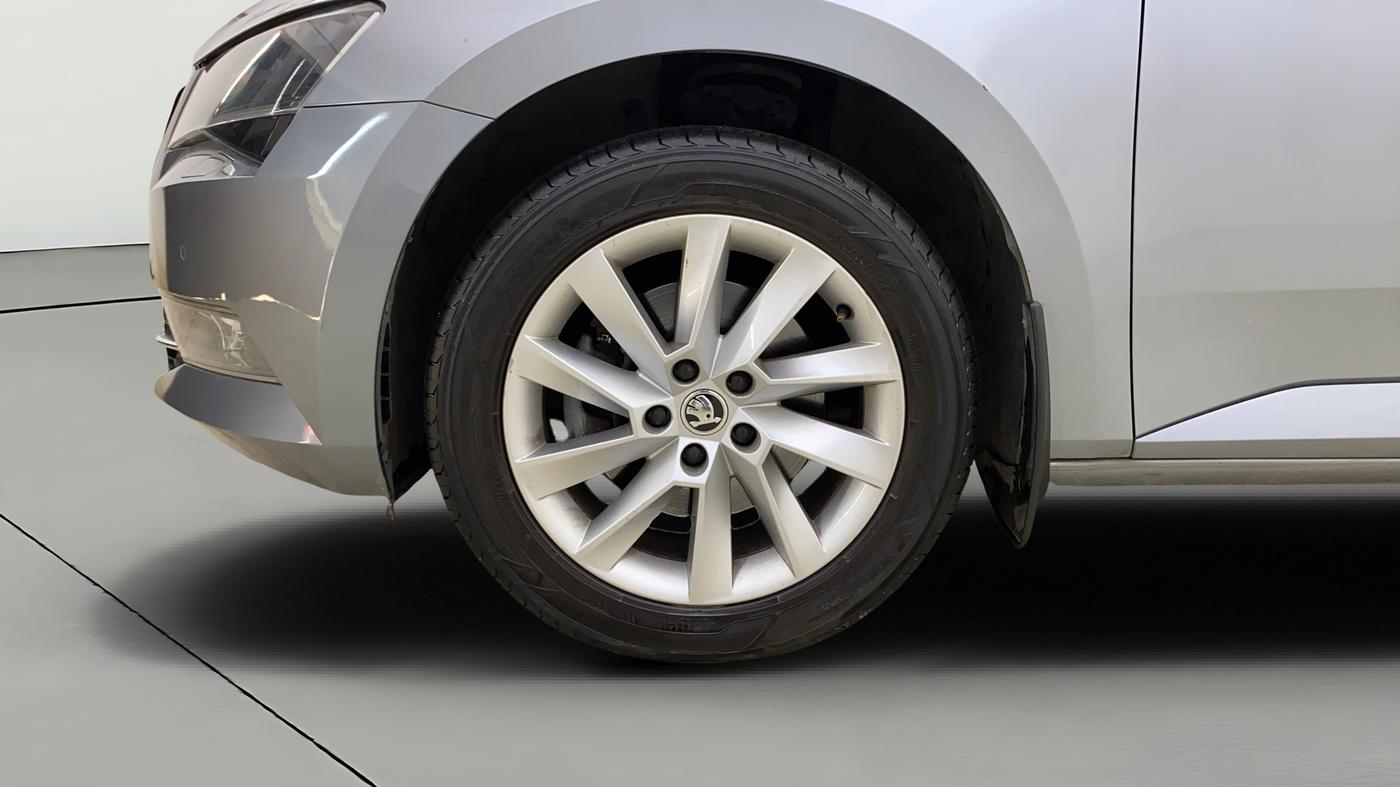 2016 Skoda Superb L&K 1.8 TSI AT, Petrol, Automatic, 51,905 km, Left Front Wheel