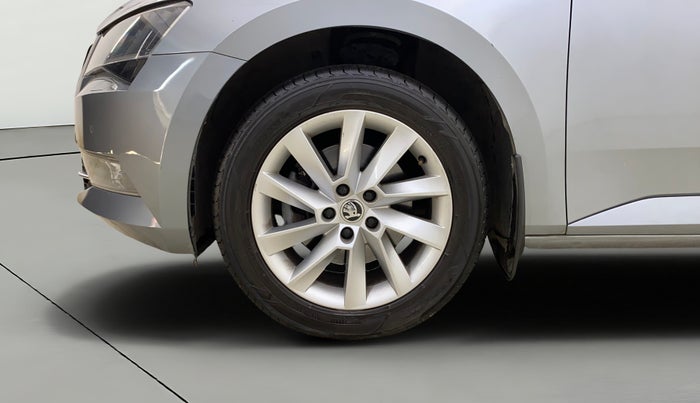 2016 Skoda Superb L&K 1.8 TSI AT, Petrol, Automatic, 51,905 km, Left Front Wheel