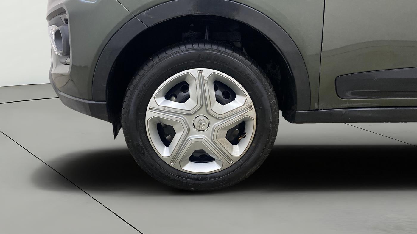 2022 Tata NEXON XM SUNROOF PETROL, Petrol, Manual, 54,677 km, Left Front Wheel