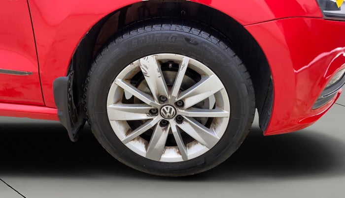 2015 Volkswagen Polo HIGHLINE1.2L, Petrol, Manual, 60,707 km, Right Front Wheel