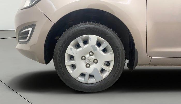2013 Hyundai i20 MAGNA (O) 1.2, Petrol, Manual, 1,01,648 km, Left Front Wheel