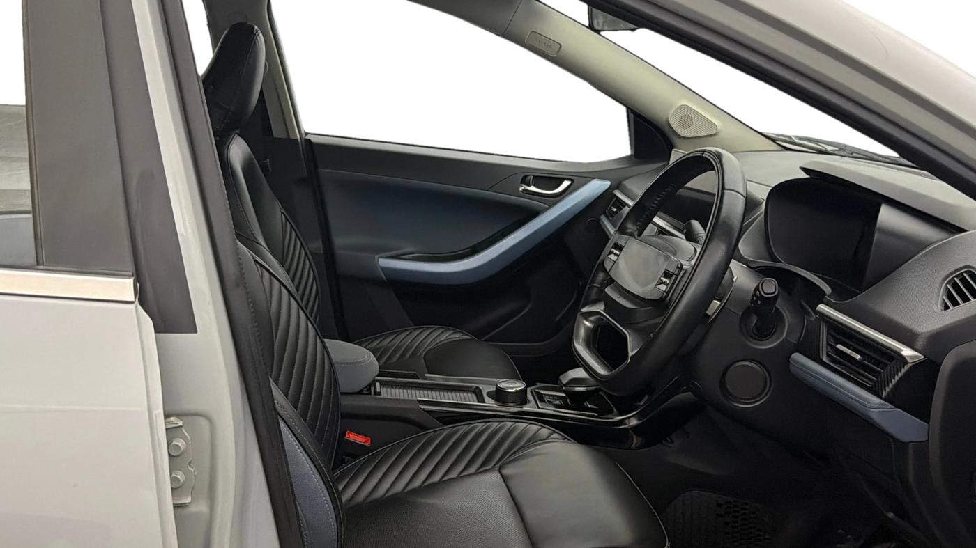 2024 Tata Curvv Creative Plus S 1.2 Petrol 7DCA, Petrol, Automatic, 29,193 km, Right Side Front Door Cabin