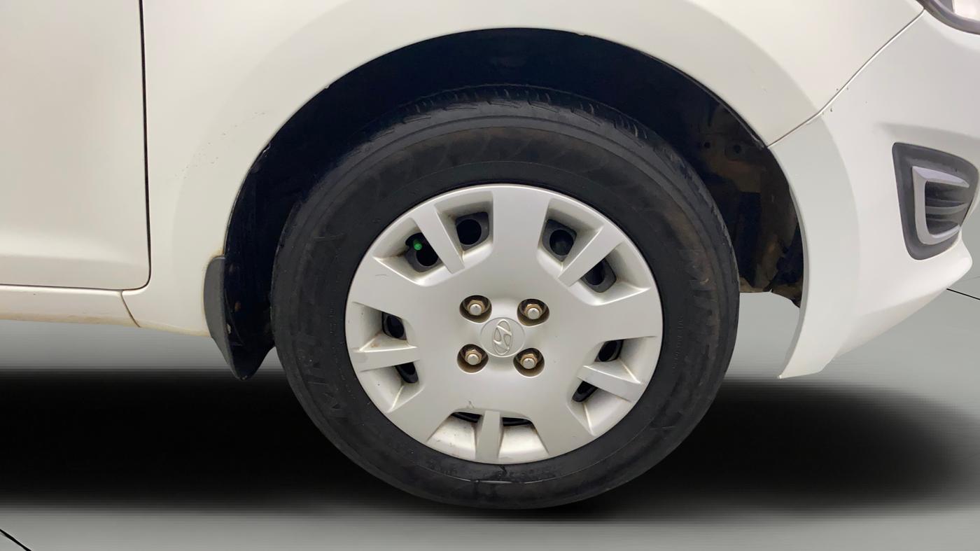 2013 Hyundai i20 MAGNA 1.2, Petrol, Manual, 73,411 km, Right Front Wheel