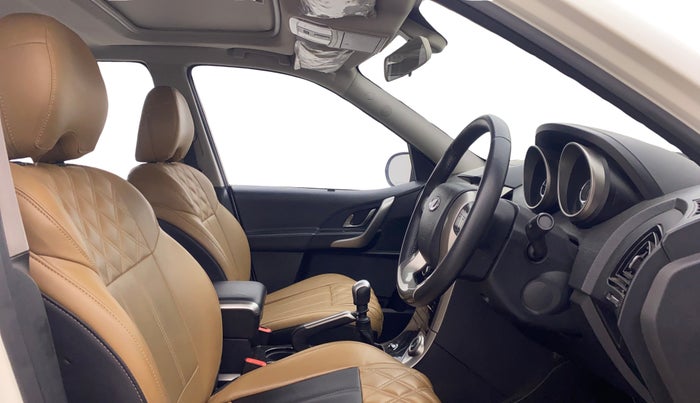 2020 Mahindra XUV500 W9, Diesel, Manual, 78,213 km, Right Side Front Door Cabin