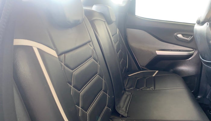 2023 Nissan MAGNITE XV MT, Petrol, Manual, 27,930 km, Right Side Rear Door Cabin