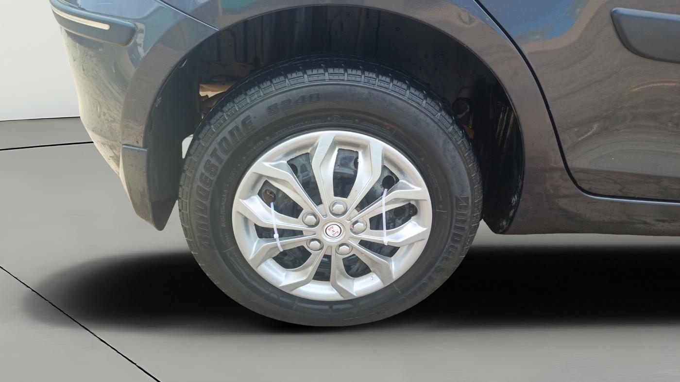 2017 Maruti Swift VXI, Petrol, Manual, 52,497 km, Right Rear Wheel