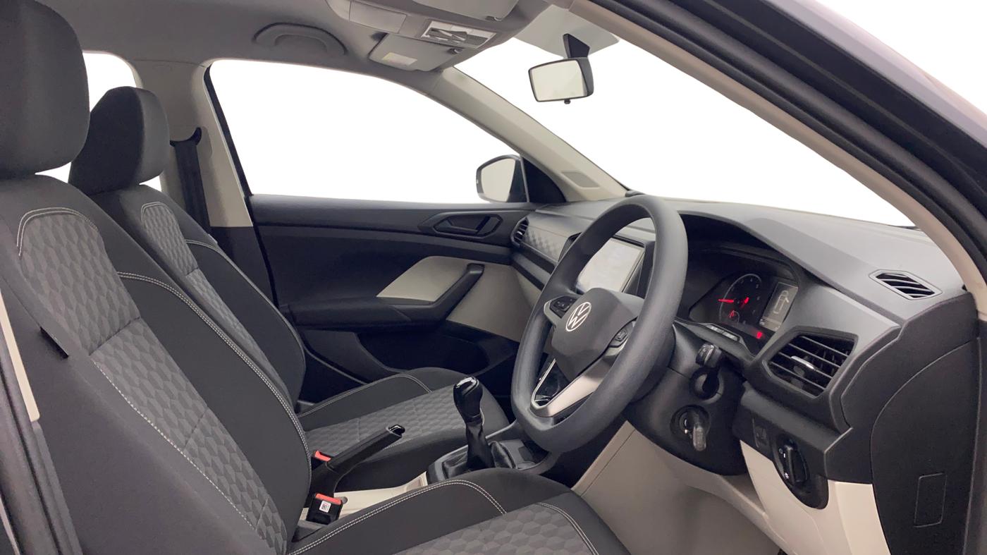 2024 Volkswagen TAIGUN COMFORTLINE 1.0 TSI MT, Petrol, Manual, 6,306 km, Right Side Front Door Cabin